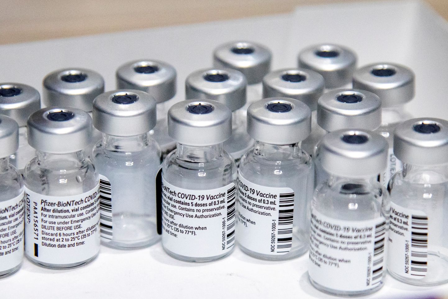 Pfizer-BioNTechi vaktsiini tühjad viaalid.