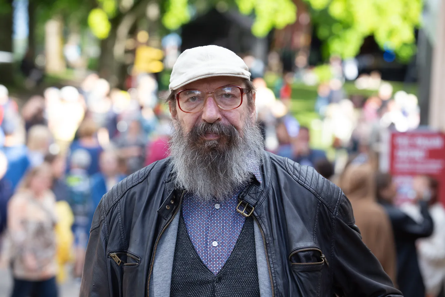 Pärimusmuusika aidas astub  publiku ette Peeter Volkonski ja tahab teada, miks eestlased nii palju Mehhiko laule teavad.