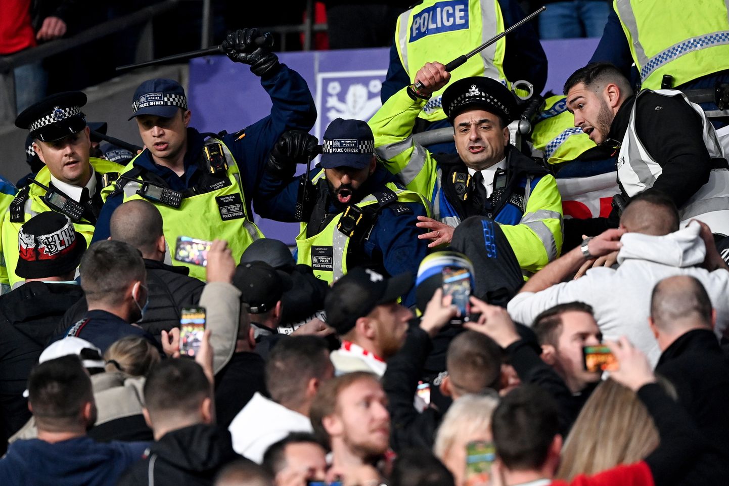 Wembley staadionil toimunud madin politsei ja Ungari fännide vahel.