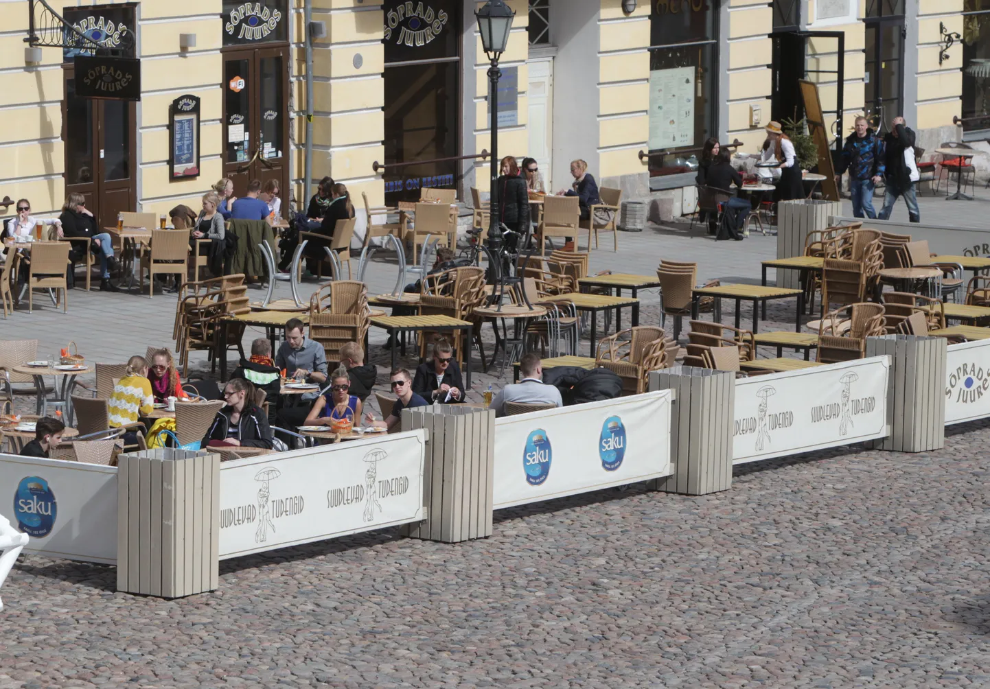 Välikohvikud Tartu Raekoja platsil.