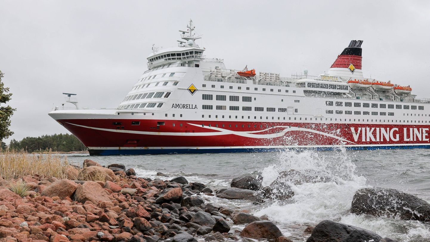 Viking Line'i kruiisilaev Amorella sõitis Ahvenamaa Järsö saare juures karile