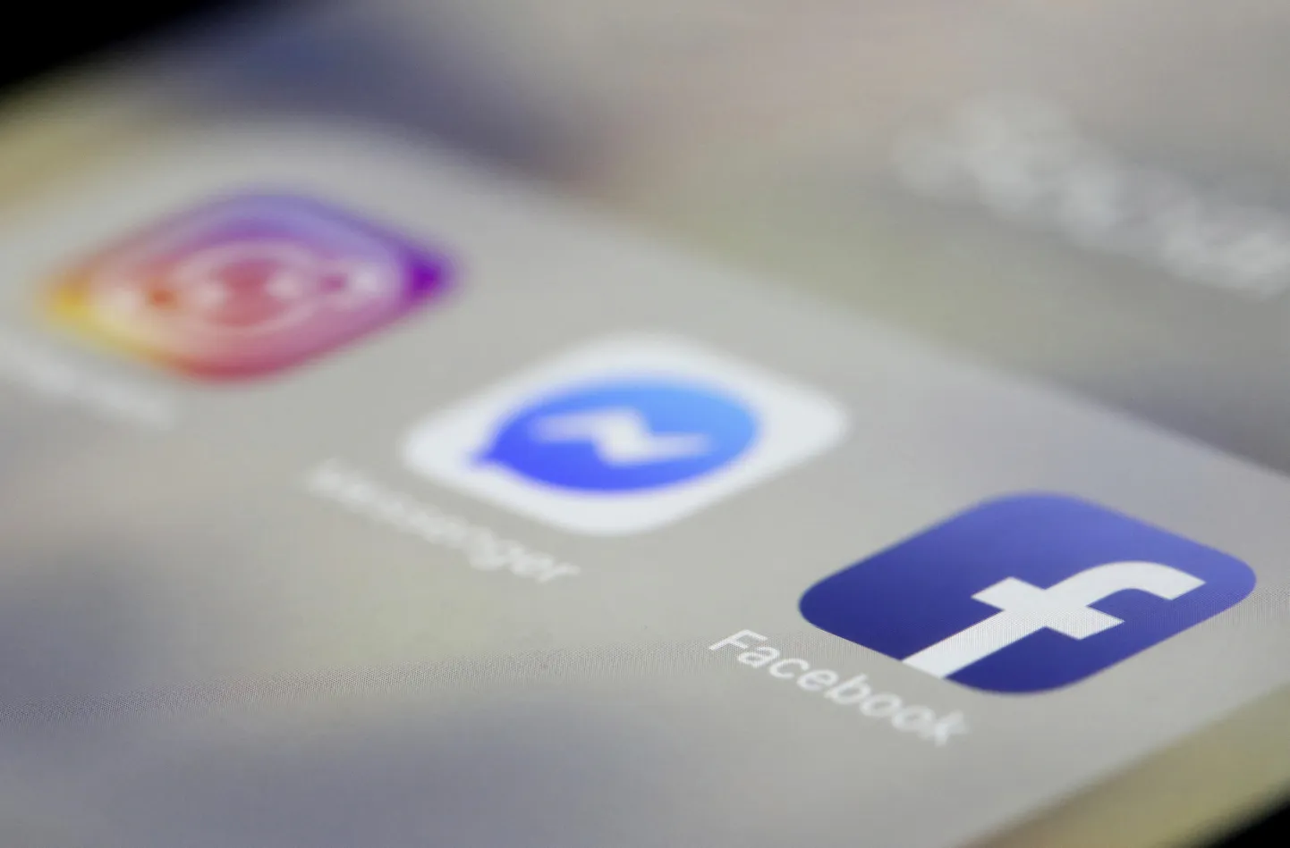 Facebookile kuuluvad mobiilirakendused.