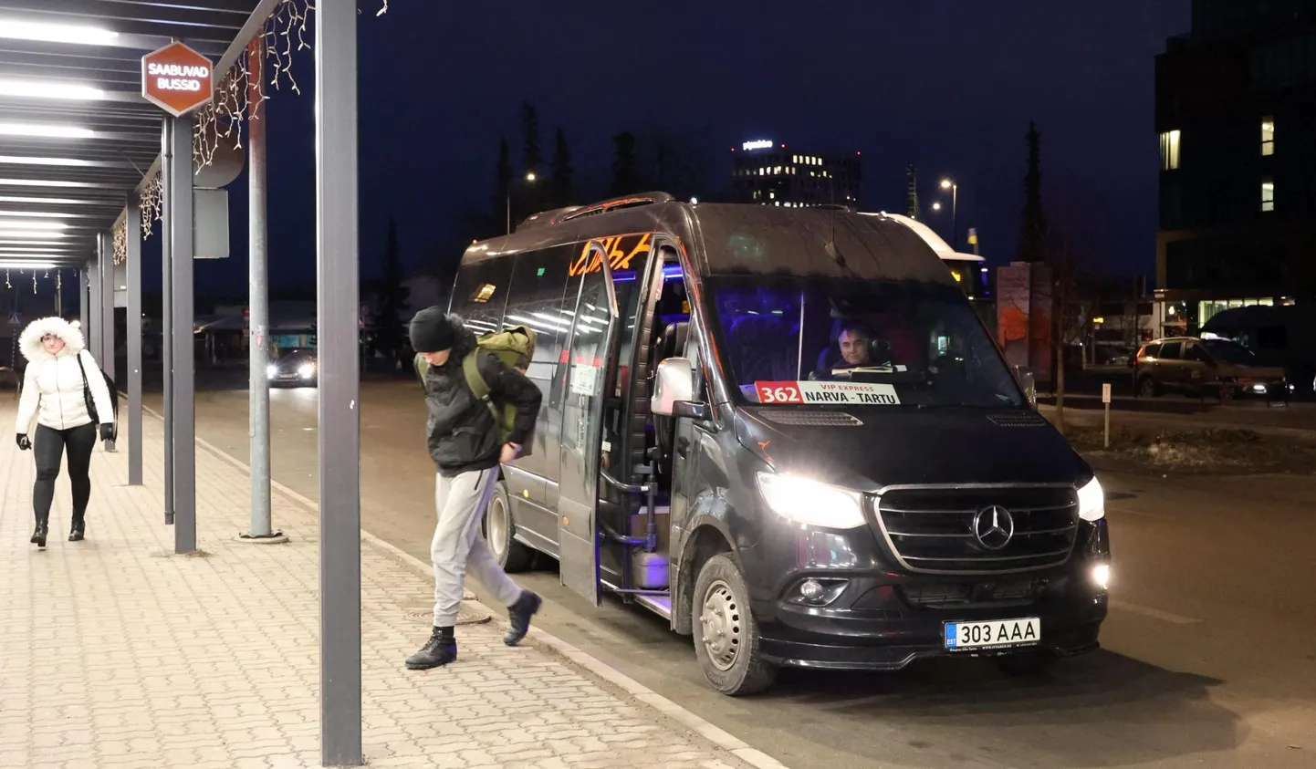 Tartusse jõuab osaühingu Valgis buss hommikuti kell 8.55, reedeti ja pühapäeviti ka kell 18.25.