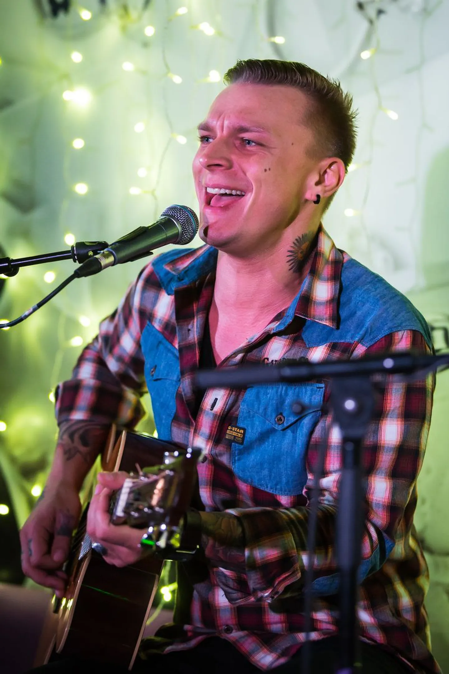 Tanel Padar andis Butterfly Lounge'is akustilise live'i