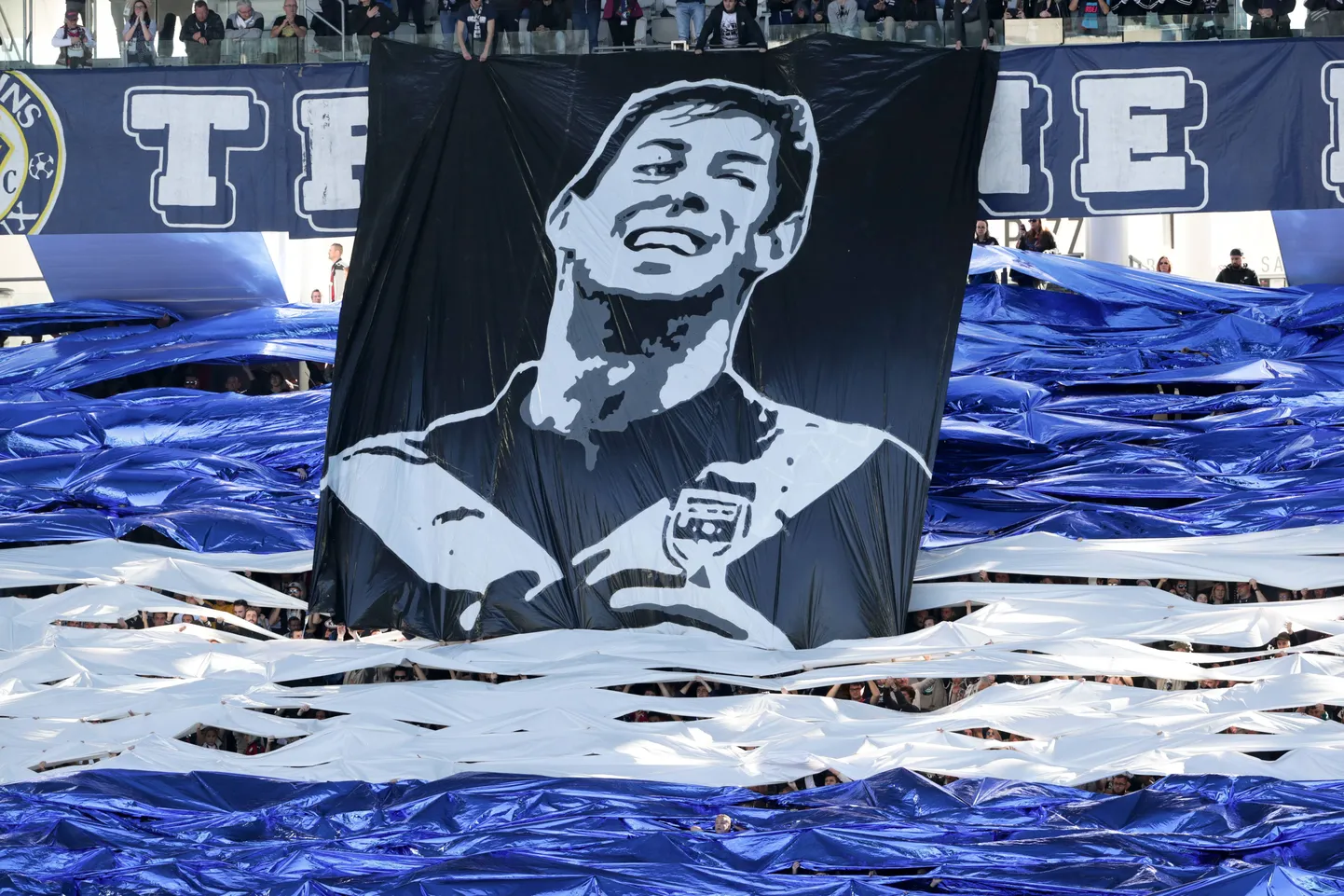Plakat Emiliano Sala pildiga Nantes'i klubi kodumängul 2019. aastal.