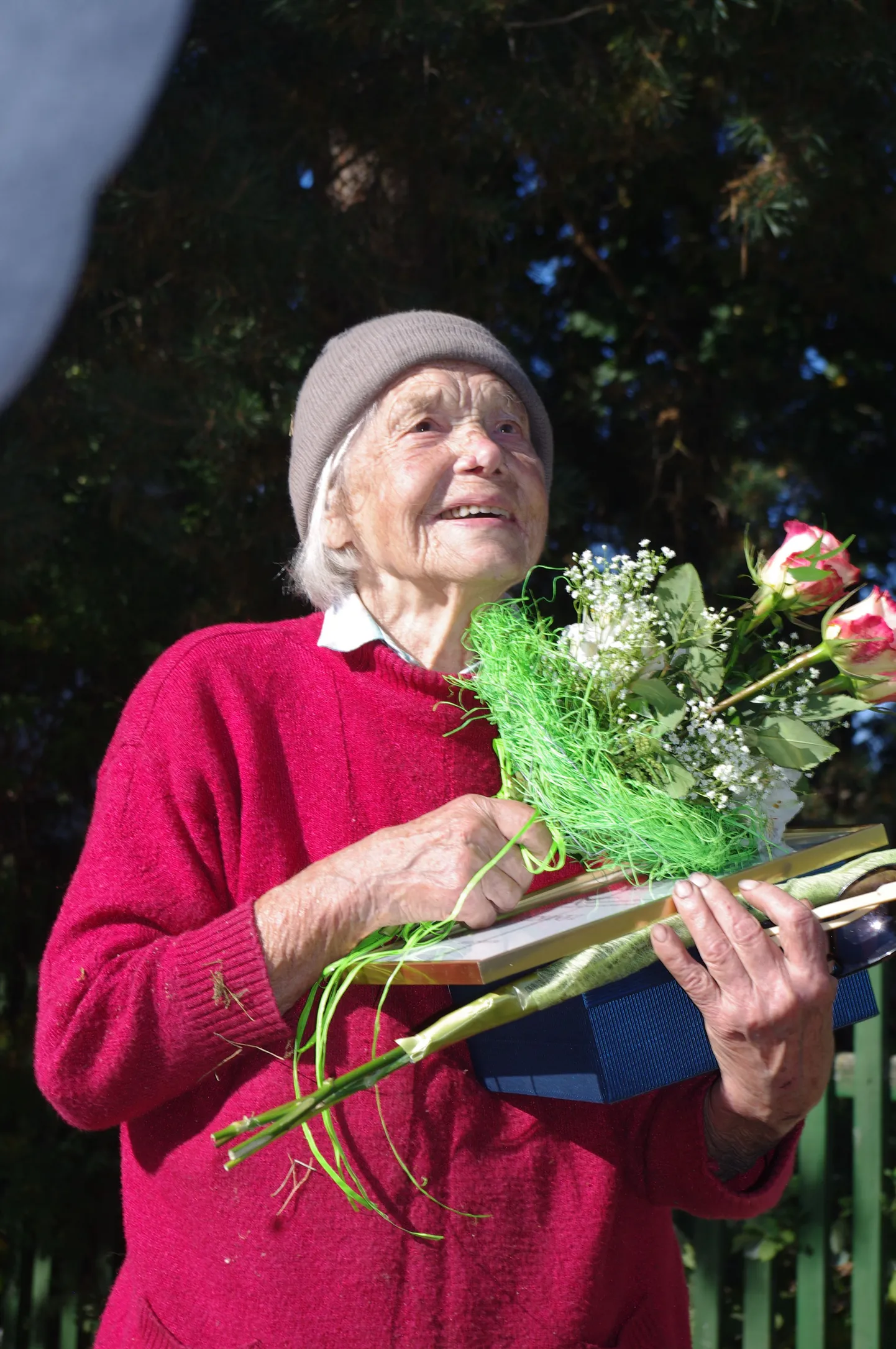 Hilda Saaremets oli tunnustuse üle väga õnnelik ja muretses, et külalised pidid kaugelt kohale sõitma.