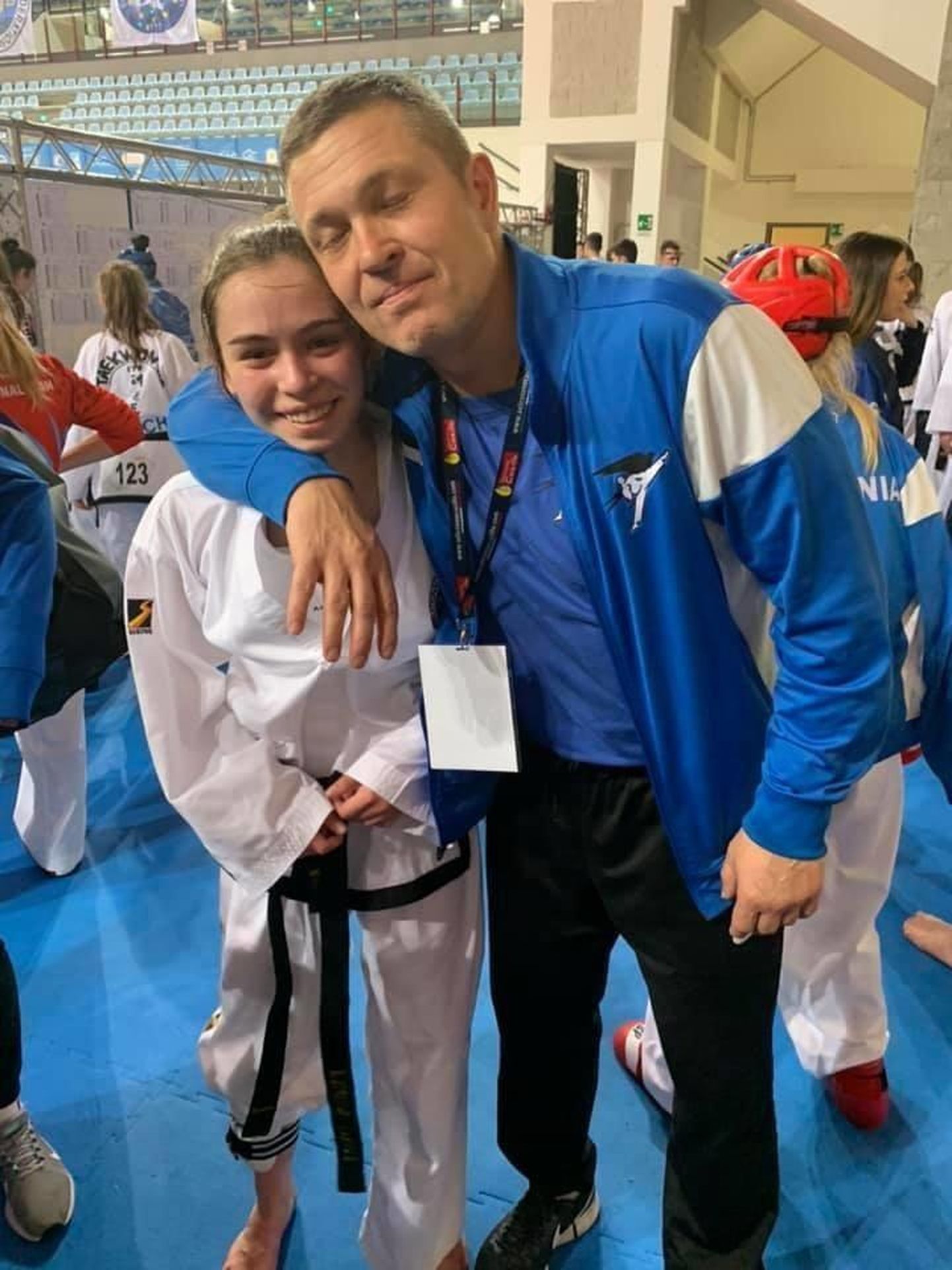 Pärnu taekwondo klubi sportlane Kamilla Velikopolje ja treener Robert Trofimov.
