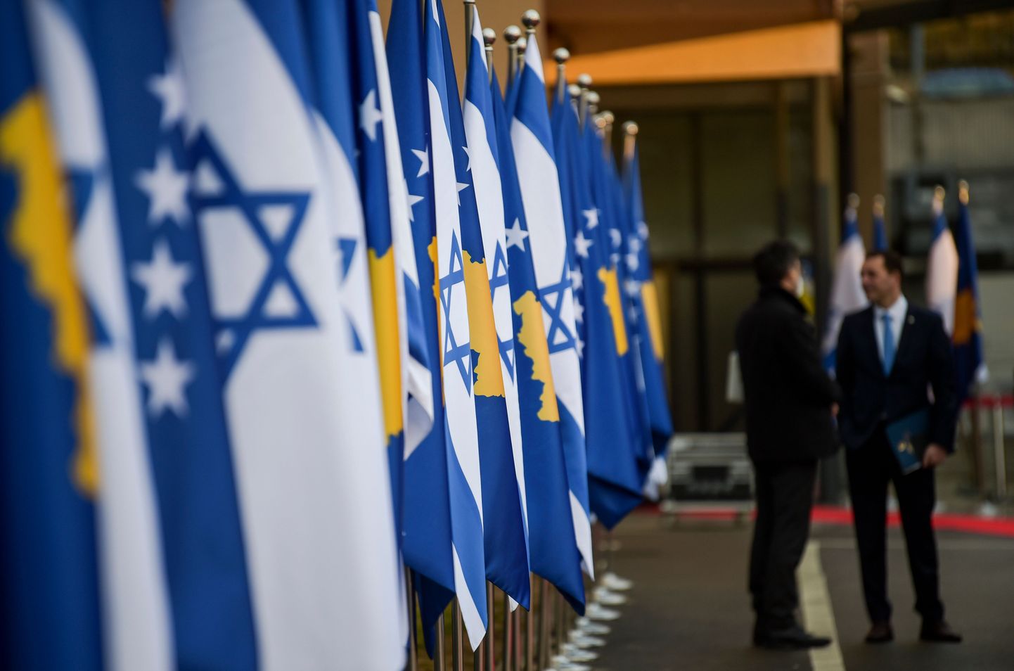 Kosovo ja Iisraeli lipud Kosovo välisministeeriumis. Foto on illustreeriv.