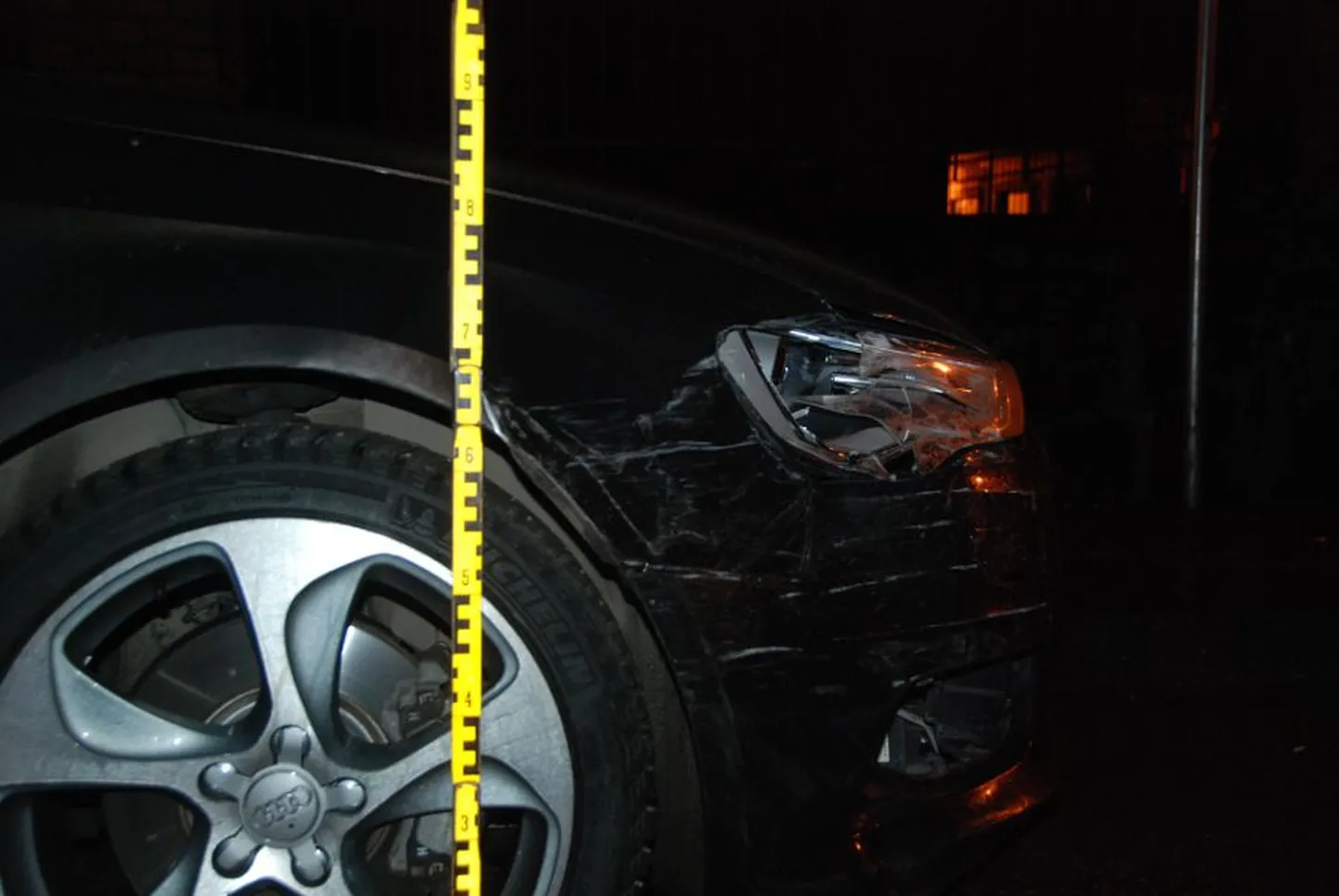 Tartus Munga ja Magasini tänava nurgal rikkus kaasliikleja 4. detsembri hilisõhtul ära Audi sõiduauto.