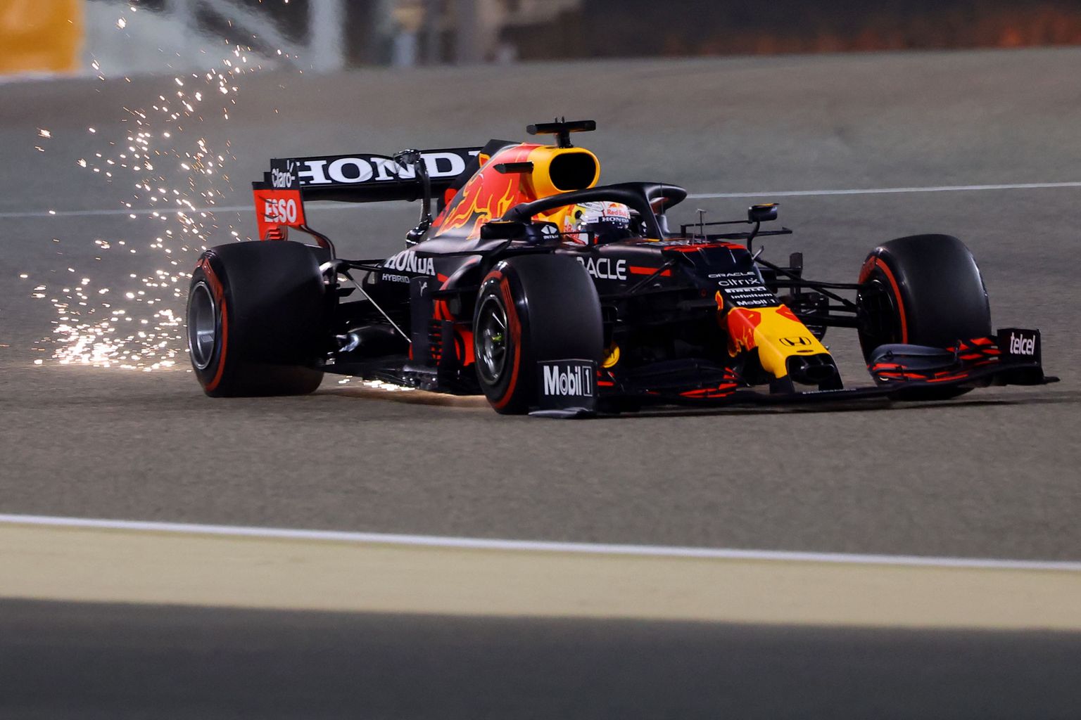 Makss Verstapens Bahreinas Formula 1 trasē