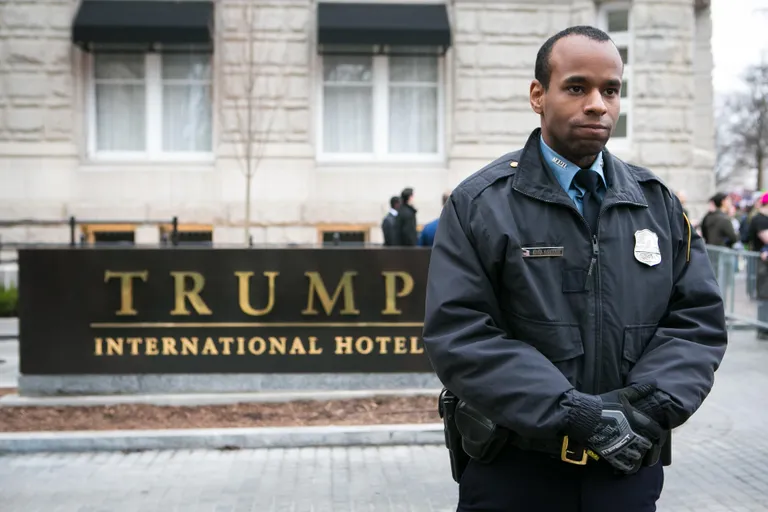 Politsei Trump International hotelli juures valvamas