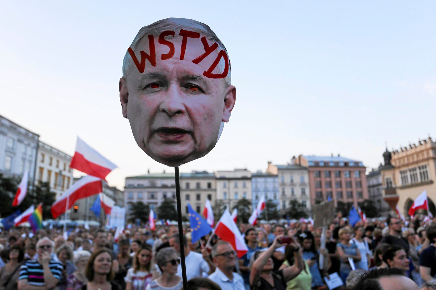 Плакат с акции протеста против Ярослава Качиньского.