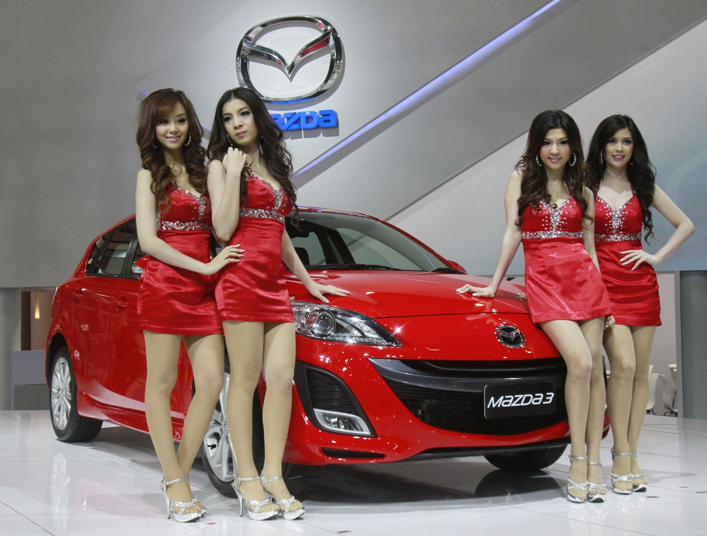 Modellid esitlemas Mazda 3