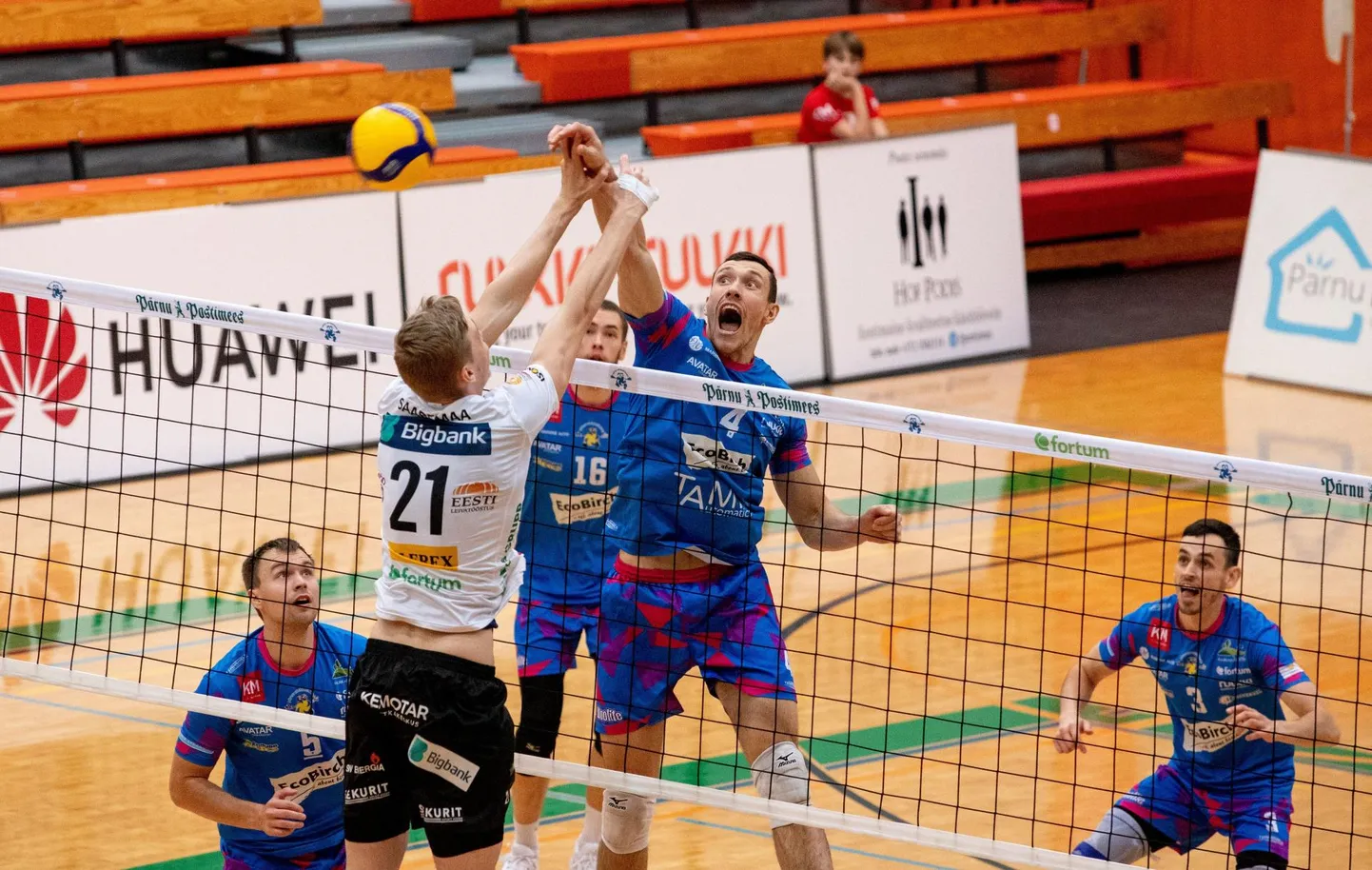 Peale vigastatud Tony Tammiksaare ei saa ilmselt nädalavahetusel meeskonda aidata Toms Švans (pildil number 4).