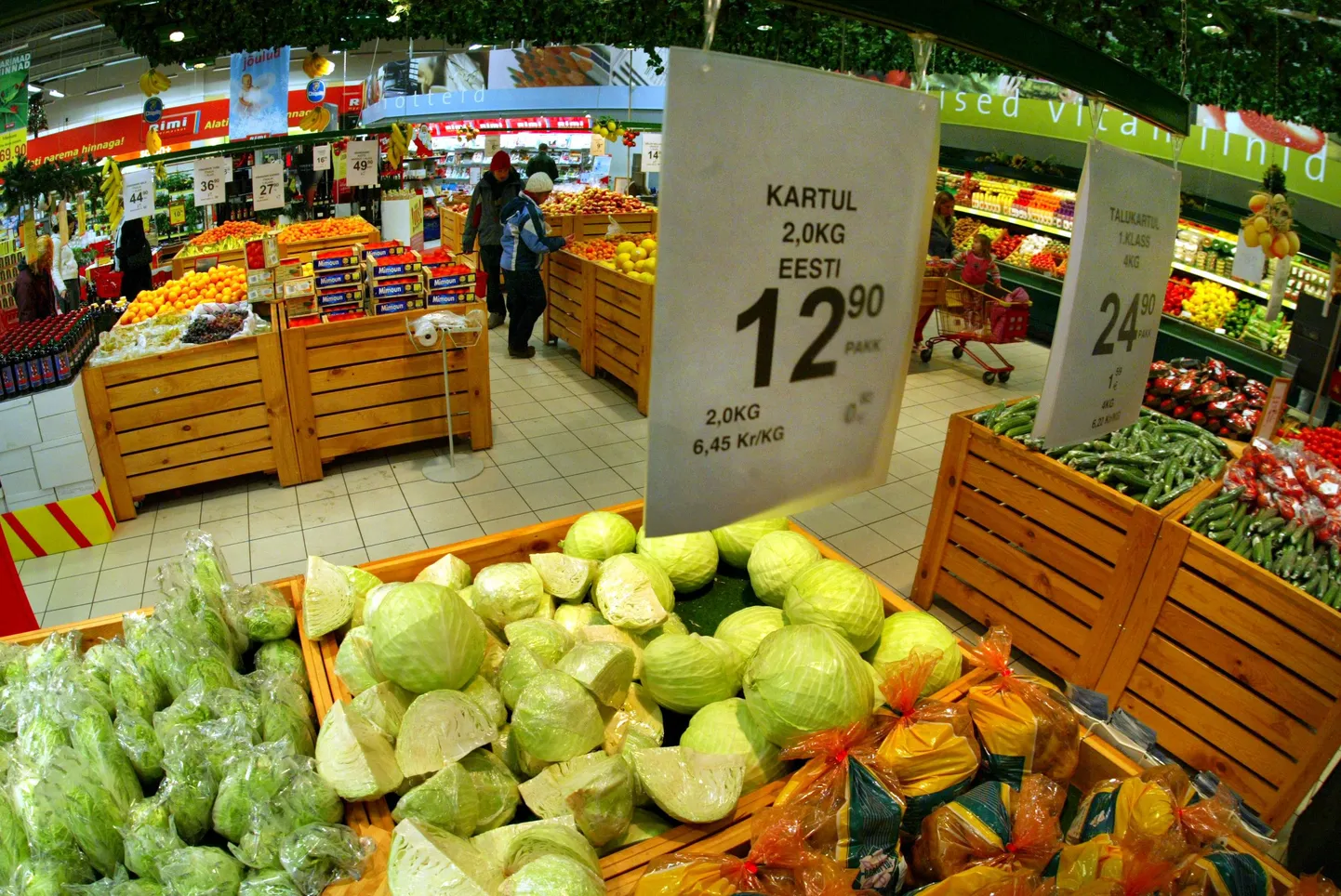 Värske aedvili Rimi kaupluses.