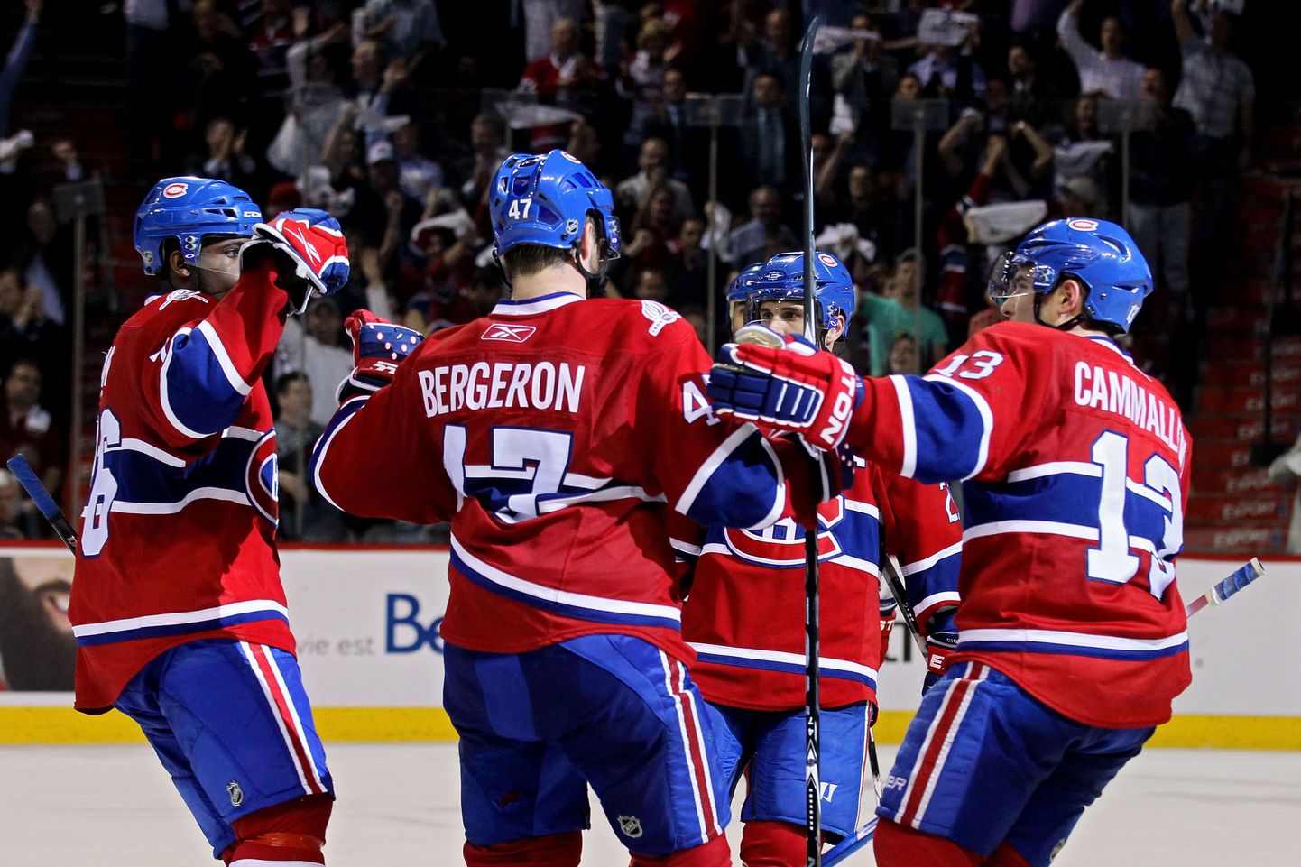 Montreal Canadiensi mängijad rõõmustamas.