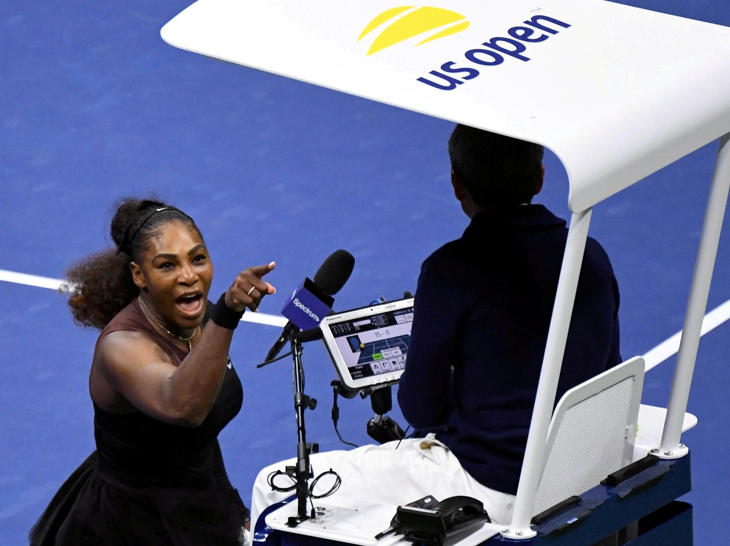 Serena Williams kohtuniku peale viha välja elamas.