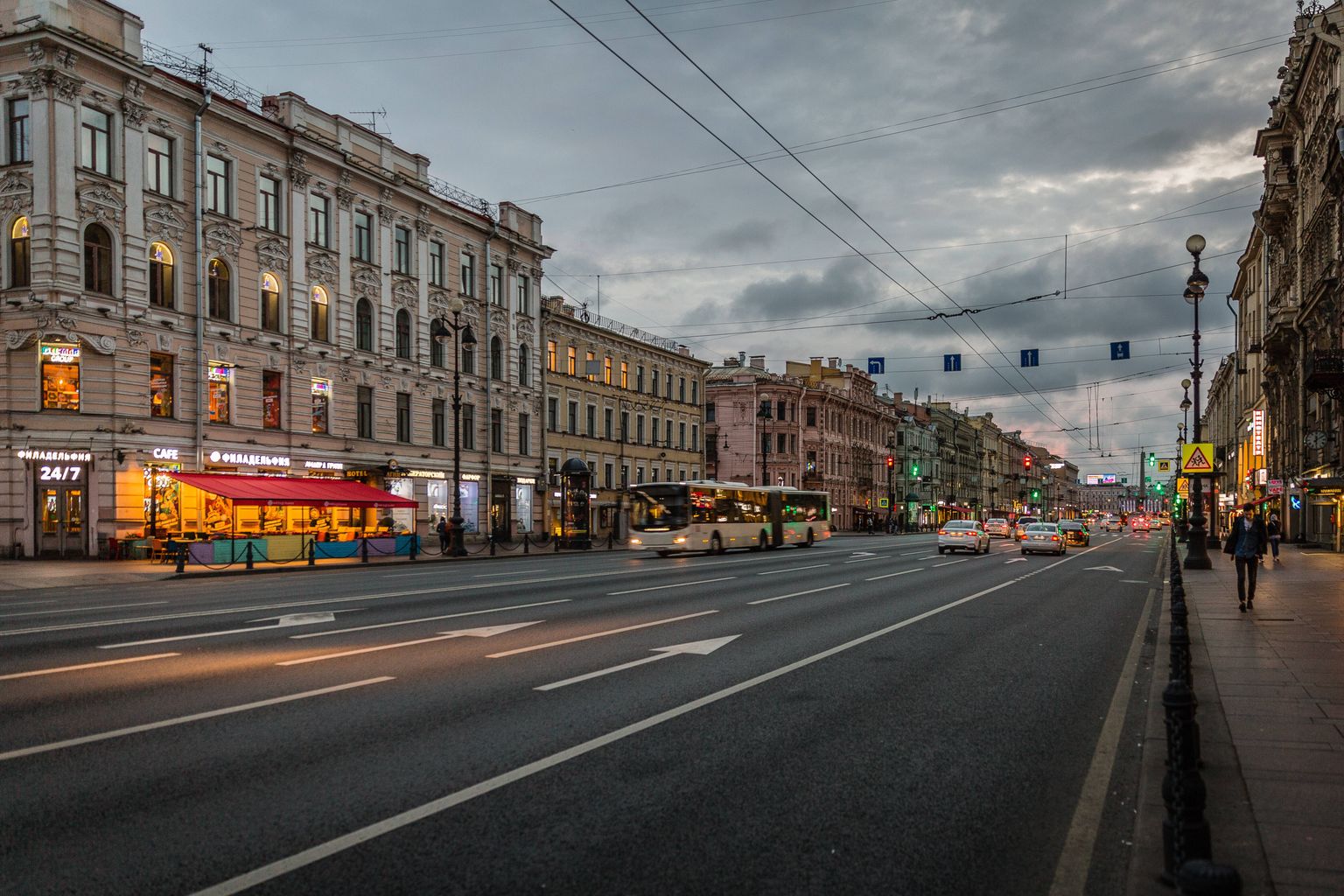 Venemaa Peterburg Neeva tänav. Pilt on illustreeriv