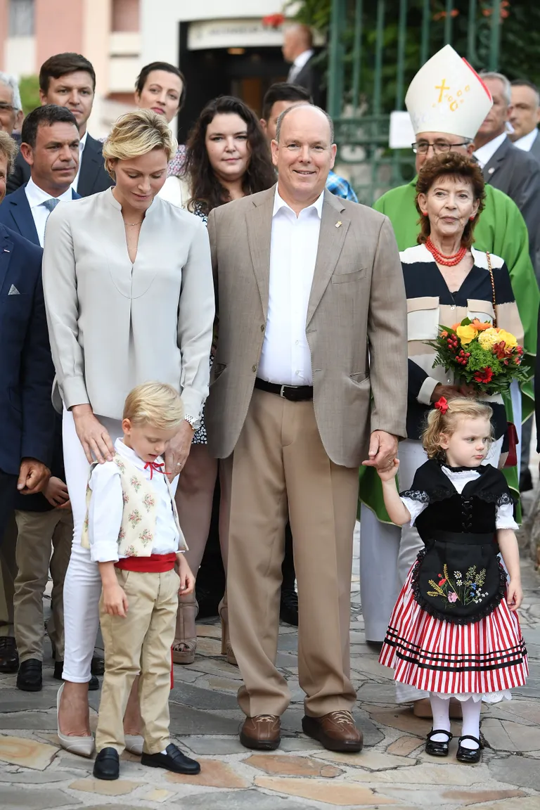 Monaco vürst Albert II, ta naine, vürstinna Charlene ning nende lapsed, prints Jacques ja printsess Gabriella