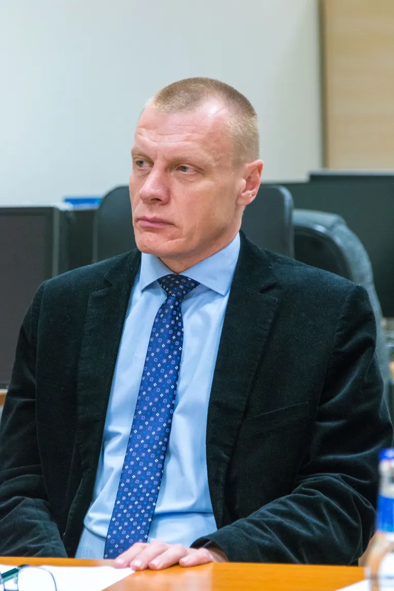 Margus Lepik
Vanus: 48
Haridus: kõrgem
Töökoht/amet: Valga maavanem
Erakondlik kuuluvus: Reformierakond
Perekonnaseis: vabaabielus
Lapsi: 3 / Arvo Meeks/Valgamaalane
