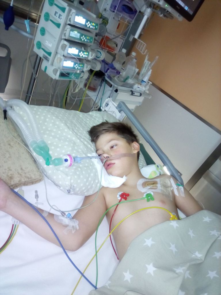 Всьмилетний Алексей полтора месяца находился на интенсивном лечении в детской больнице.