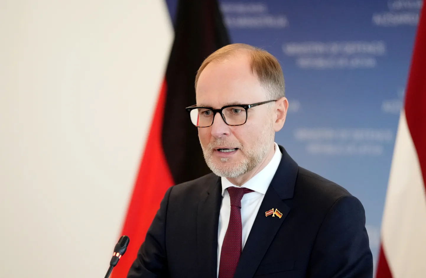 Aizsardzības ministrs Andris Sprūds piedalās preses konferencē pēc tikšanās ar Vācijas aizsardzības ministru Aizsardzības ministrijā.