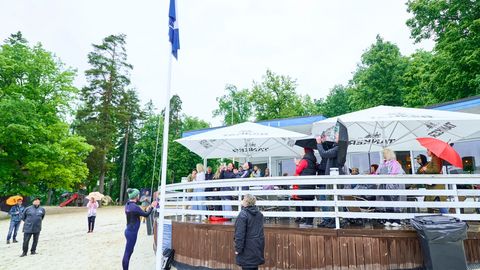 GALERII ⟩ Pühajärve rannas heisati üle pika aja sinilipp