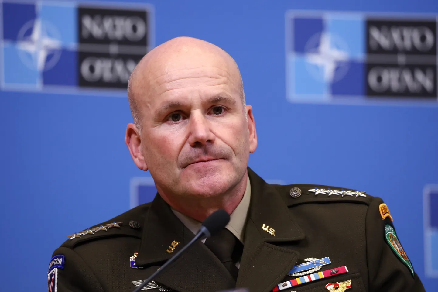 NATO liitlasvägede ülemjuhataja Euroopas kindral Christopher Cavoli Brüsselis pressikonverentsil.