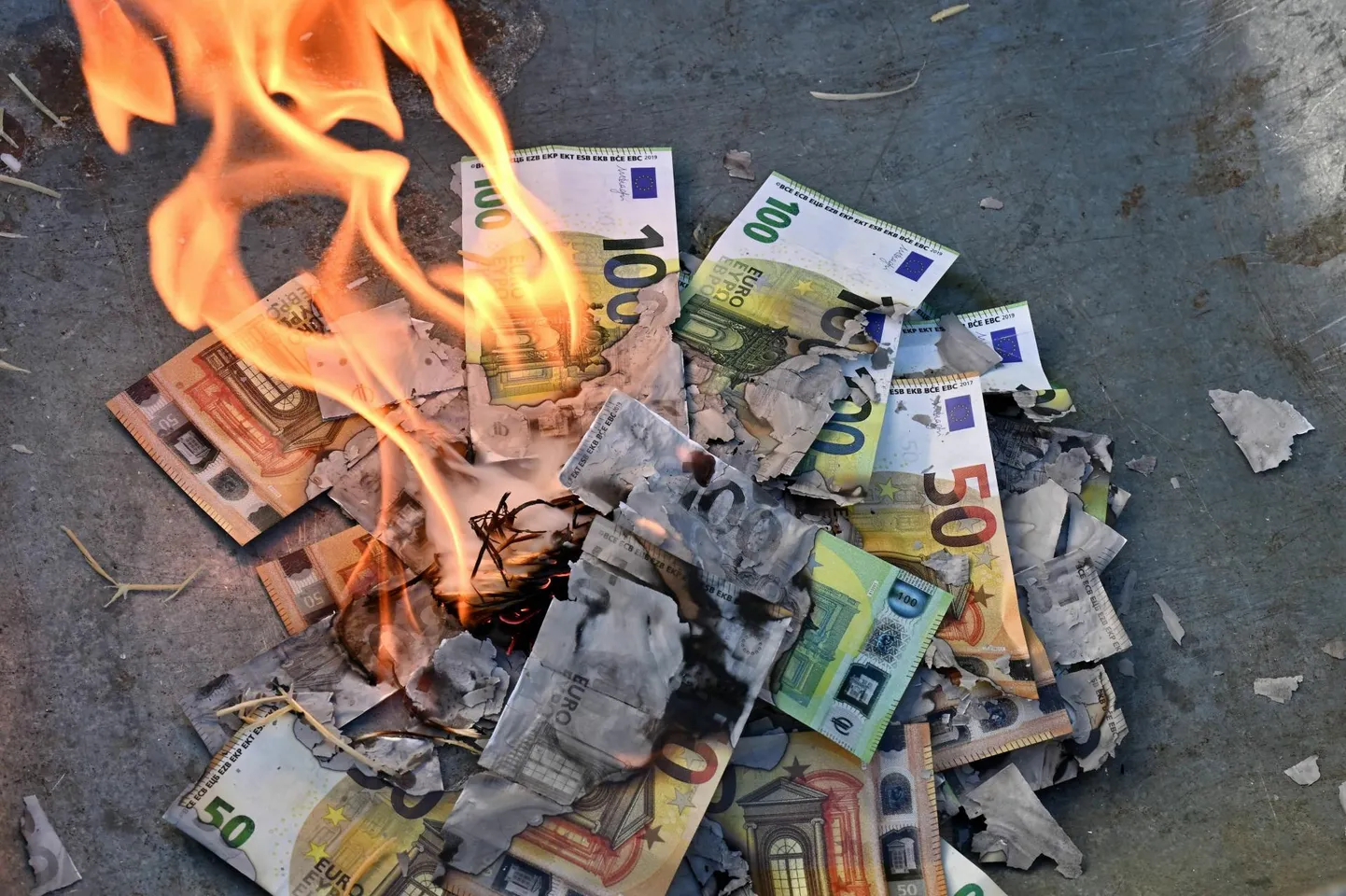 Iduettevõtete investorid nõuavad ettevõtetelt rahapõletamise asemel kasumit.
