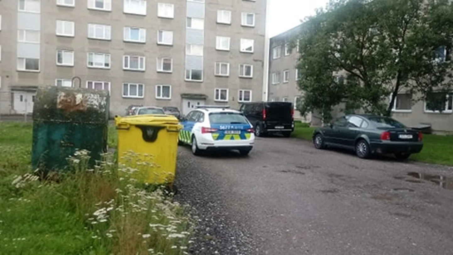 Politsei hoiab tänavatel toimuval pilku peal.