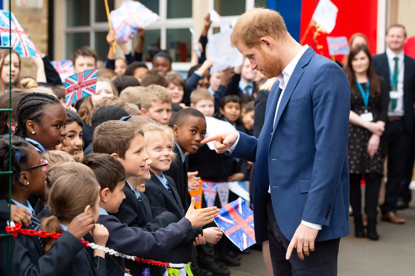 Prints Harry külastas 20. märtsil Londonis asuvat St. Vincenti katoliku kooli
