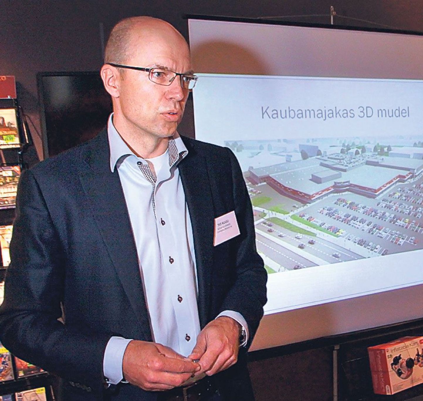 AS Papiniidu Projekti nõukogu esimees Tiit Kuuli näitas ajakirjanikele uut Kaubamajakat, mis kahe aasta pärast on kavas avada.
