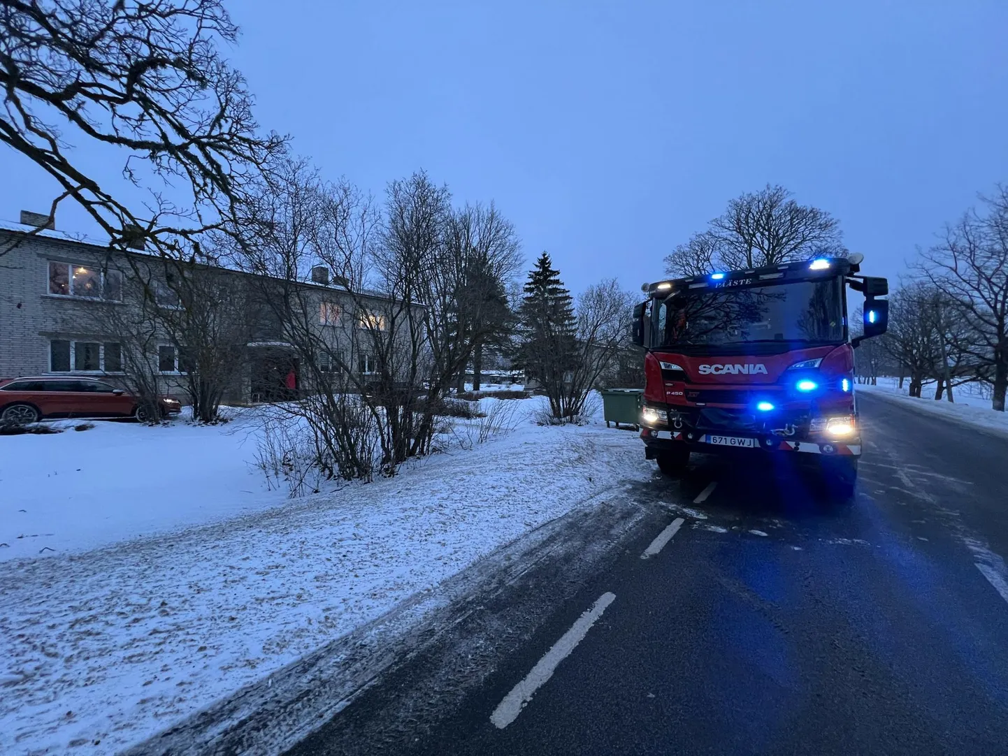 Päästjad kontrollisid korteri üle ning nõustasid elanikke.