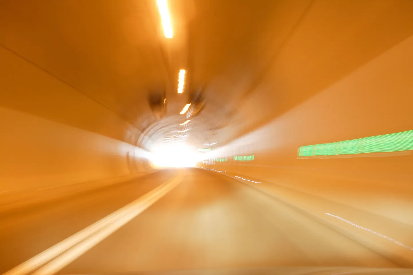 Valgus tunneli lõpus.