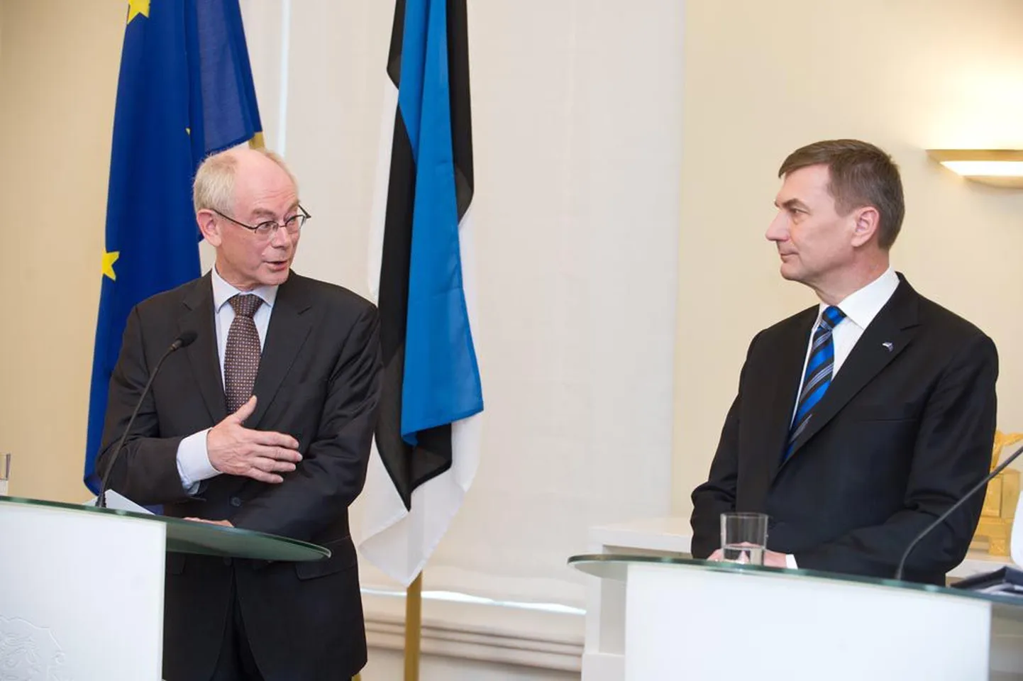 Herman Van Rompuy (vasakul) ja Andrus Ansip arutasid uue ELi eelarvega seonduvat.