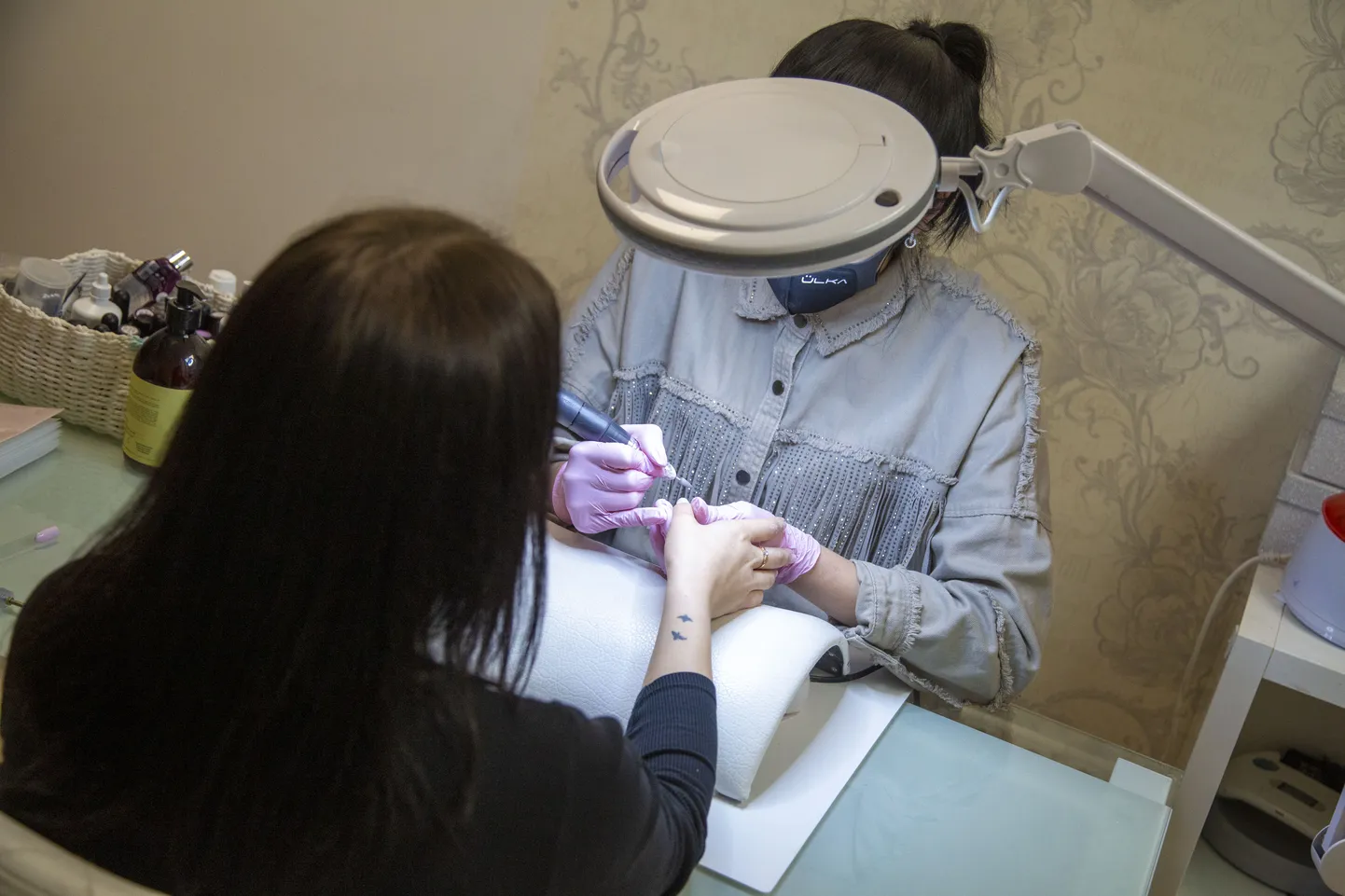 Enne teenuse tellimist soovitab terviseamet uurida teenusepakkuja tausta. Pilt on illustreeriv.