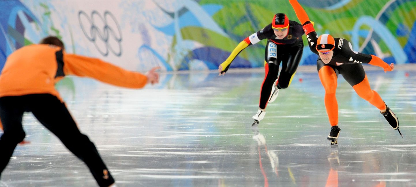 Kiiruisutajad Vancouveri olümpiamängude jääl.