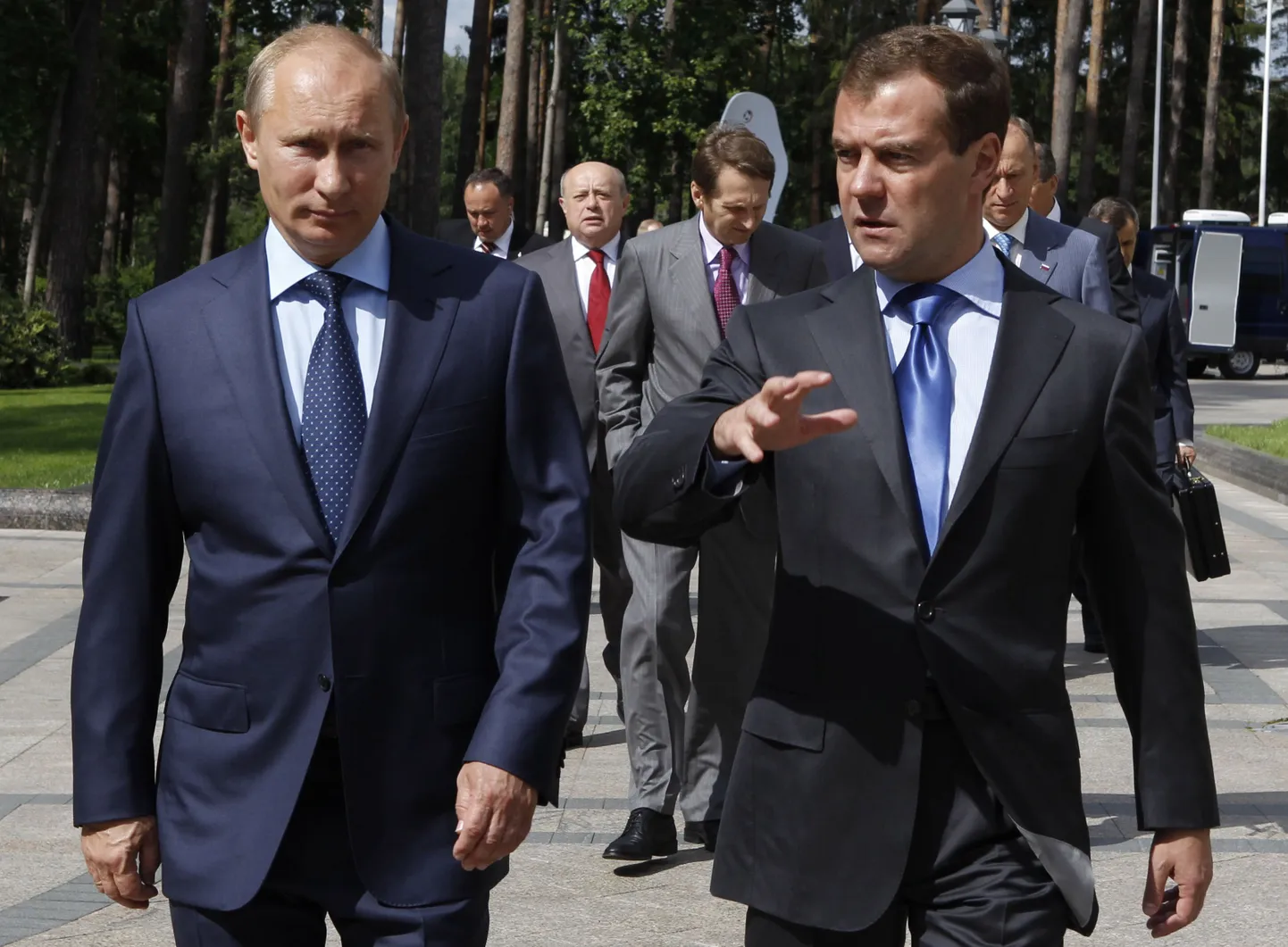 Vene president Dmitri Medvedev (paremal) ja peaminister Vladimir Putin.
