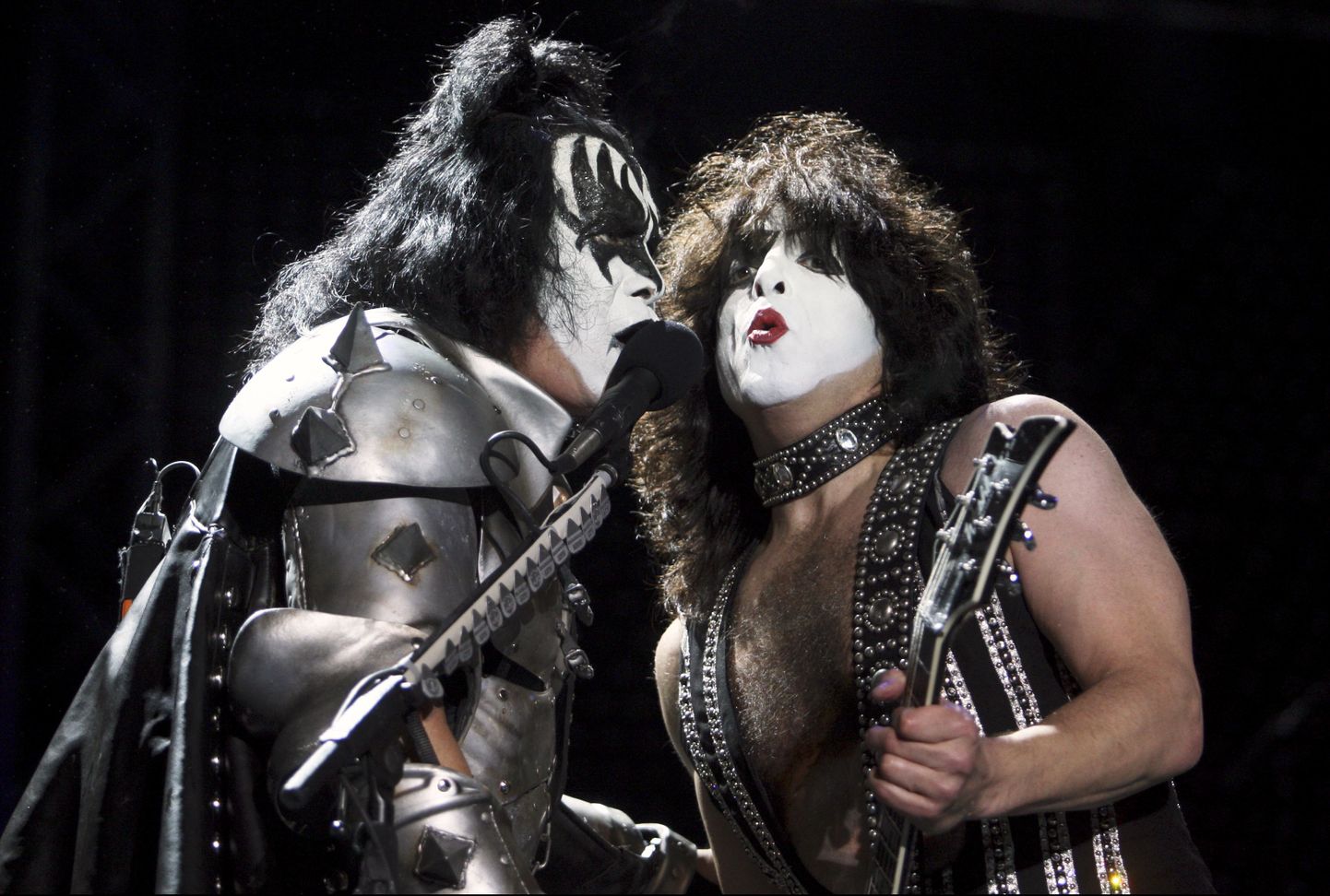 USA rockbändi Kiss liikmed Gene Simmons (vasakul)ja Paul Stanley esinemas