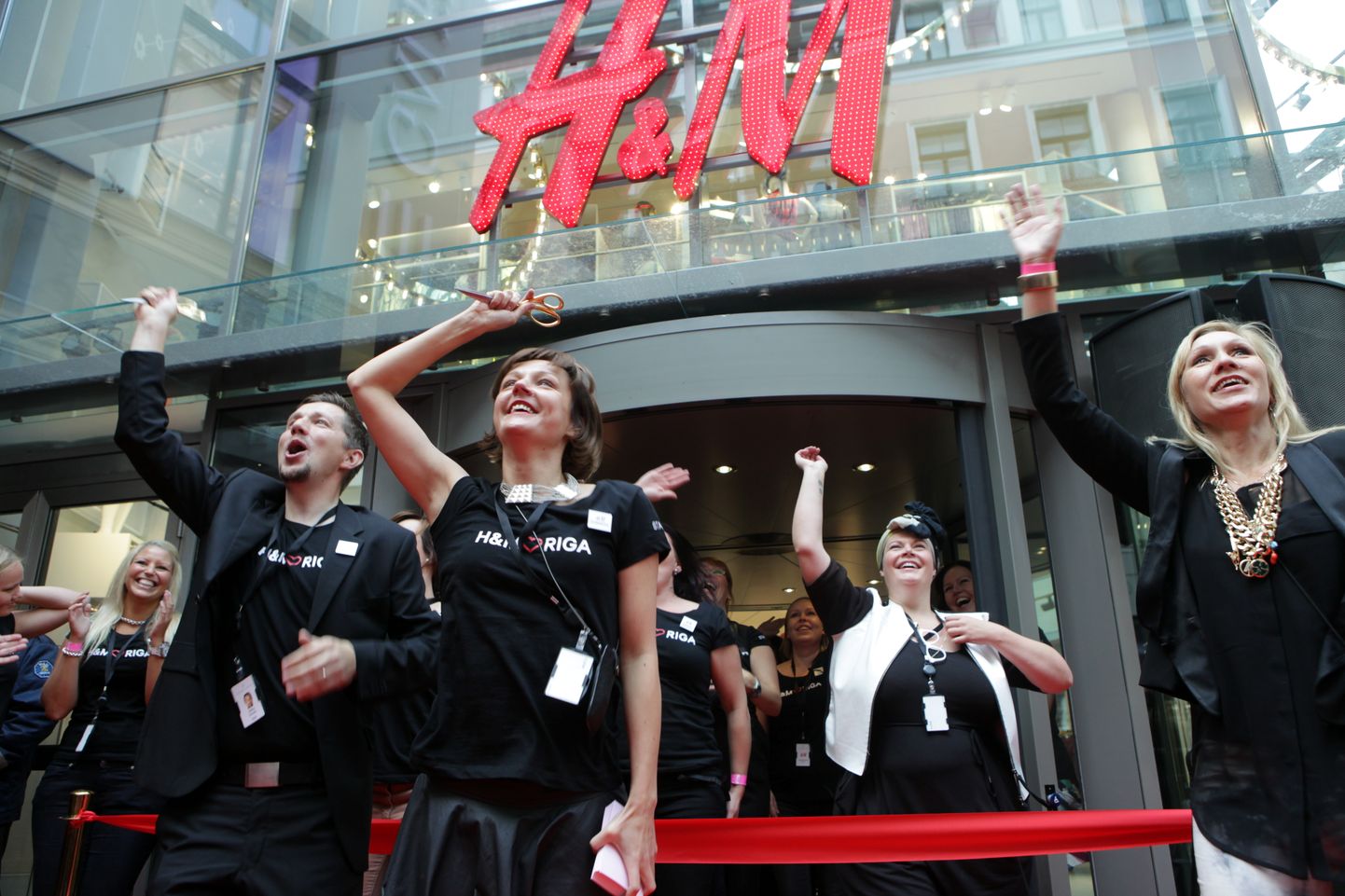 Zviedrijas apģērbu mazumtirdzniecības kompānijas "Hennes and Mauritz" (H&M) veikala atklāšana "Galerijā Centrs".