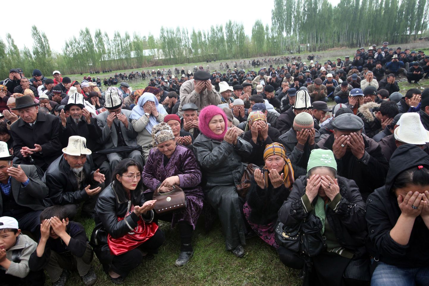 Džalalabatis kogunesid Kurmanbek Bakijevi toetajad ka 12. aprillil.