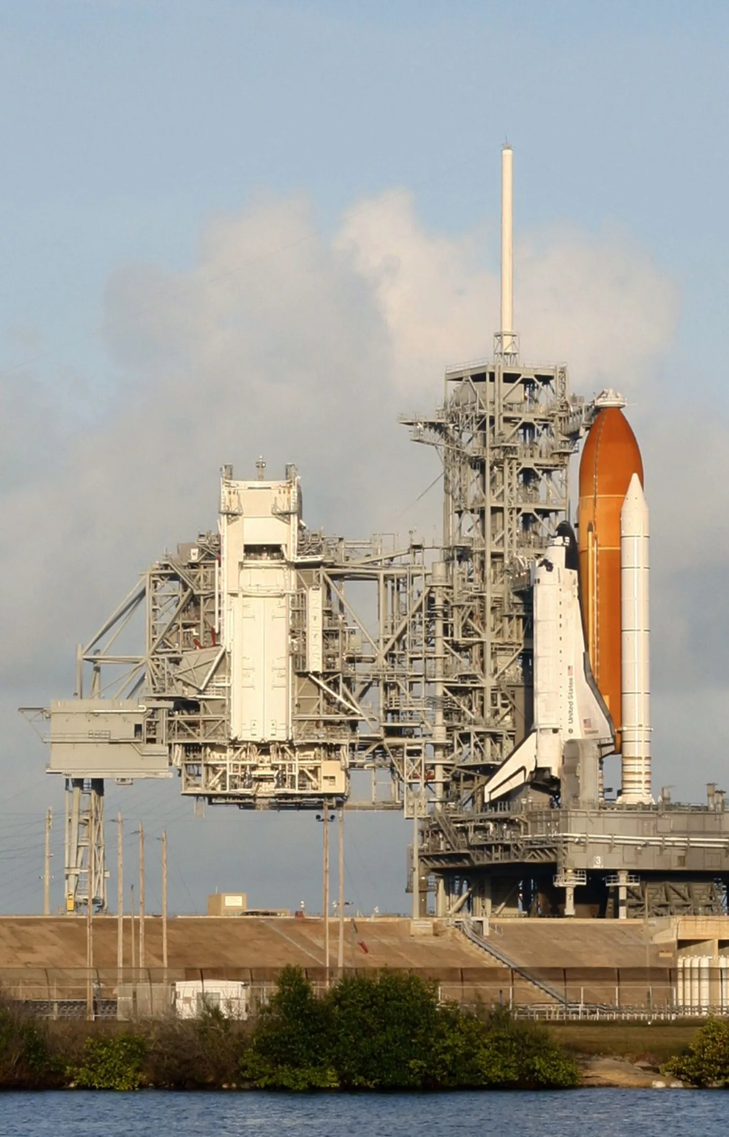 Kosmosesüstik Endeavour viib rahvusvahelisse kosmosejaama veepuhastusseadmed