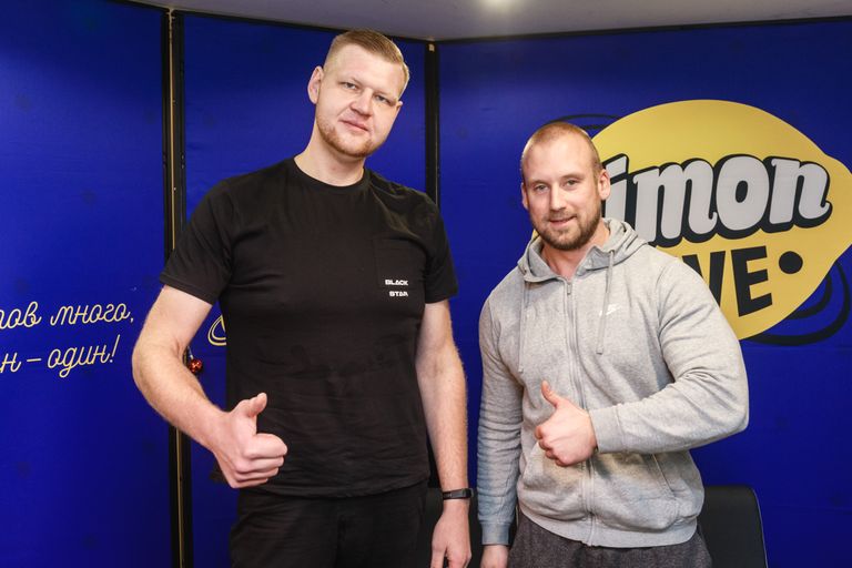 Владимир со своим тренером Павлом Макаровым.