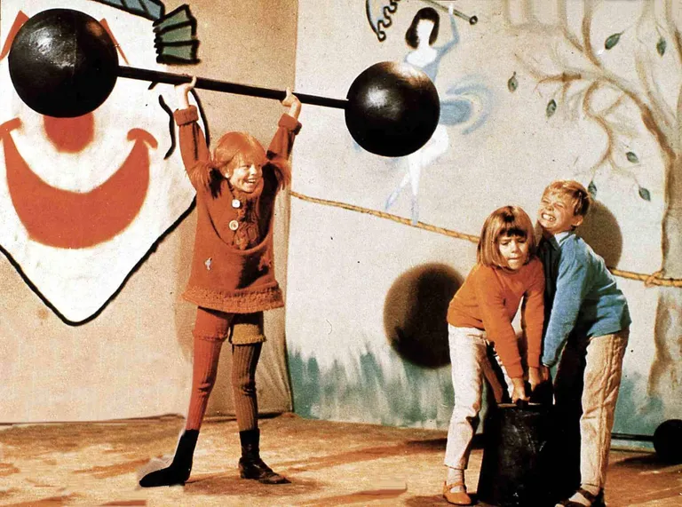 Kaader filmist «Pipi Pikksukk». Vasakult Inger Nilsson kehastamas Pipit, Annika Maria Persson (Annika) ja Pär Sundberg (Thomas) aastal 1969.