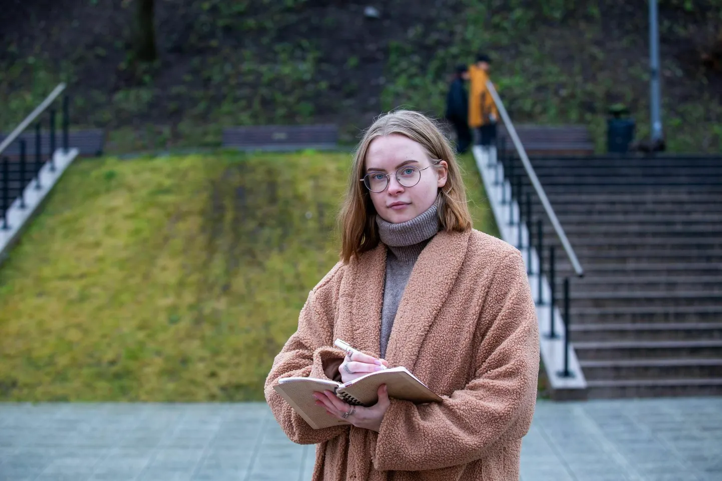 “Paljud intiimsust ja seksuaalsust puudutavad teemad ehmatavad, kõlavad ja mõjuvad obstsöönsena, aga miks? See küsimus huvitab mind,” lausub Johanna Roos.