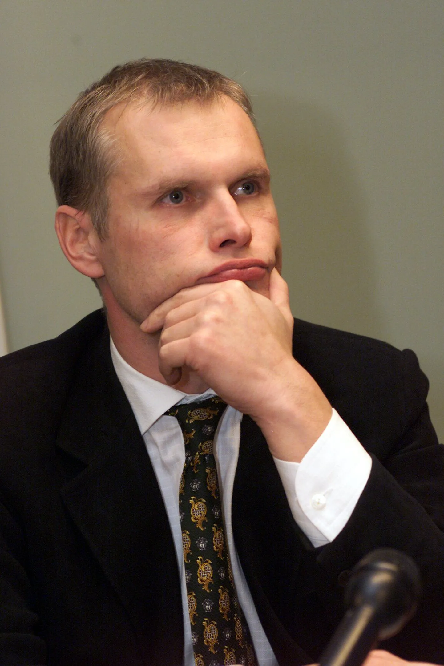 TLNPM02: TOOMAS PETERSON  : TALLINN, EESTI,  26NOV  01-
Lennuametis toimus pressikonverents, millel osalesid lennuõnnetust uuriva komisjoni liikmed. Pildil Lennuameti peadirektor Toomas Peterson.
-pl/ Foto PEETER LANGOVITS   POSTIMEES