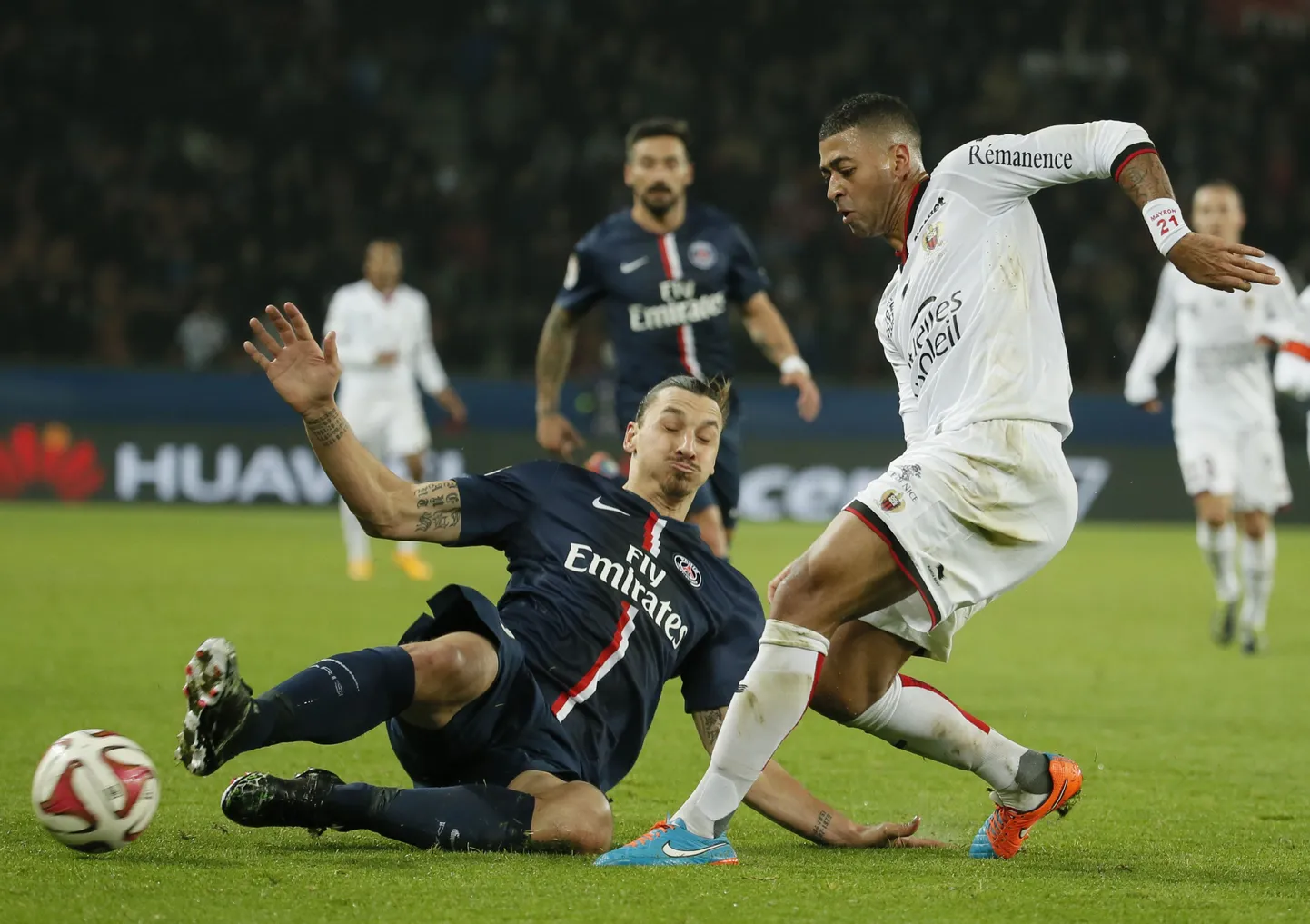 Zlatan Ibrahimovic ja mustad jalgpallisaapad.