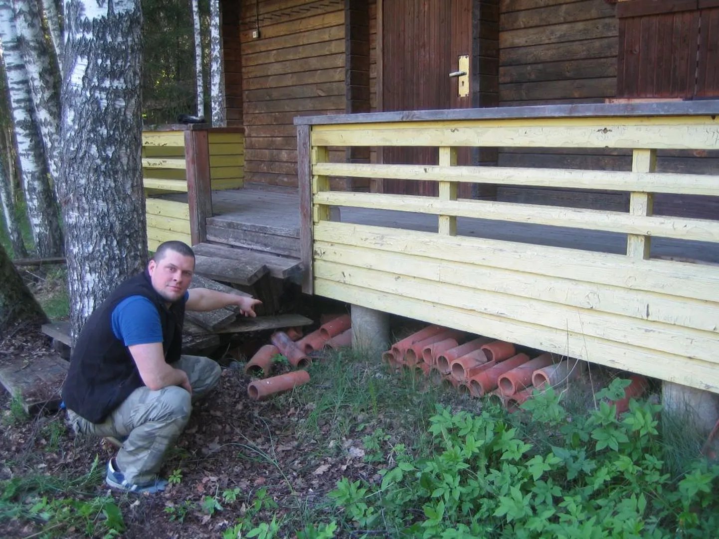 Kadunud kuueaastane poiss leiti sauna alt hommiku eel elusa ja tervena, kuid alajahtununa. Poisi leidnud Alar näitab, kuhu on laps võimeline peitu pugema, kui ta on üksi ja tal on hirm.