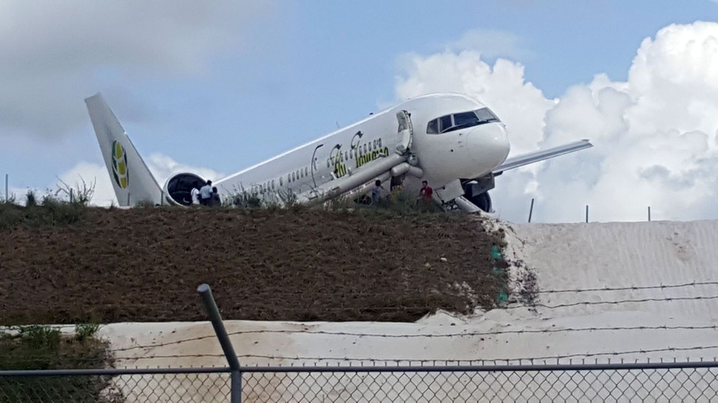 Самолет, упавший в Гайане