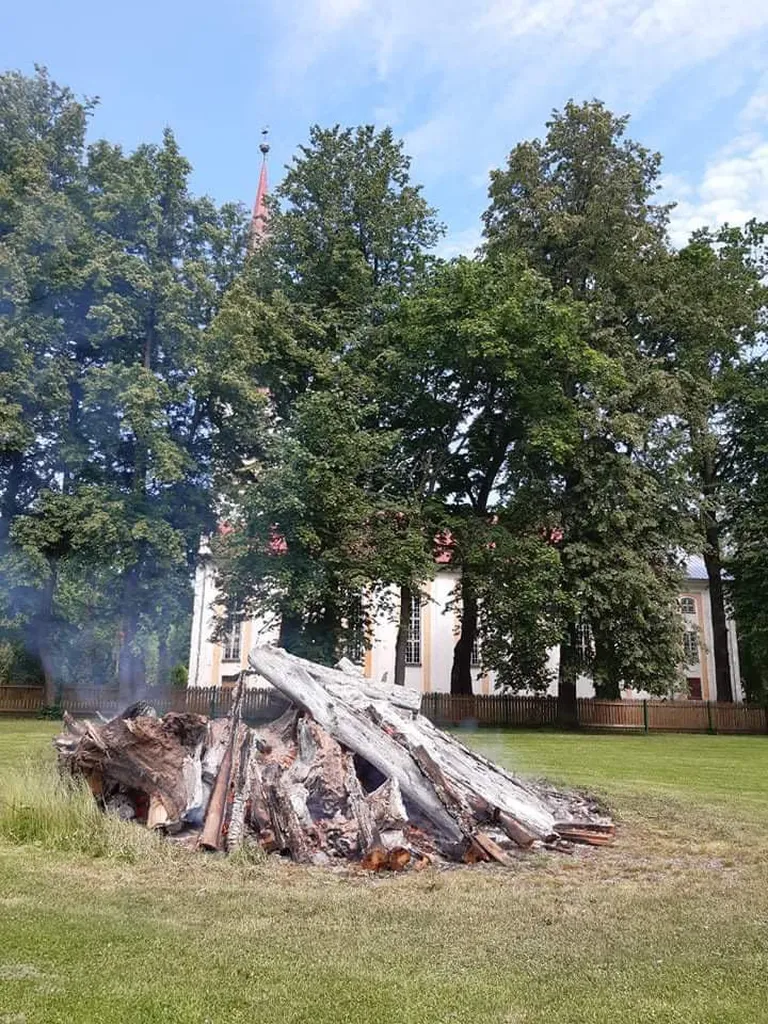 Räpinas põletati jaanilõke enneaegselt